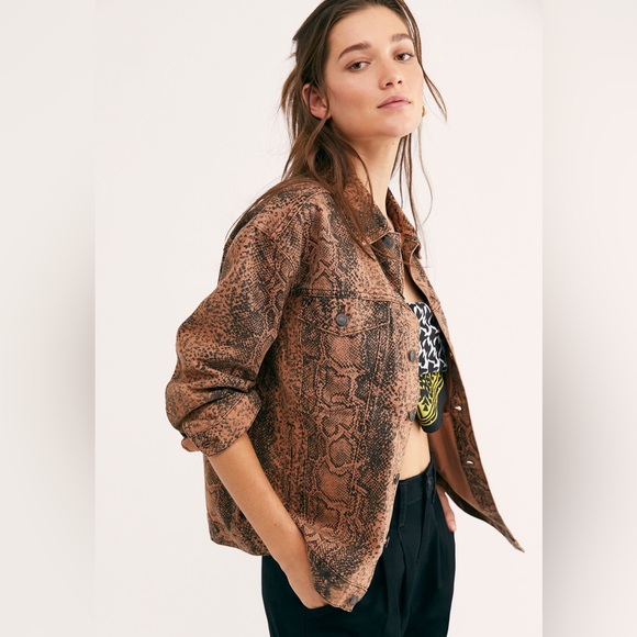 FREE PEOPLE Snake Trucker Jacket Animal Print Jean Jacket XS - Picture 1 of 12